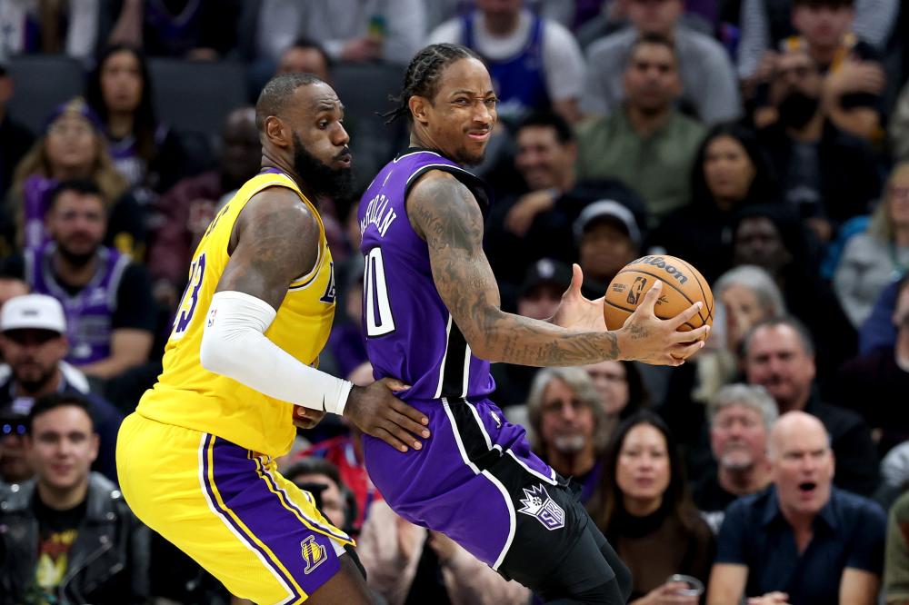 他在篮板和 他在篮板和