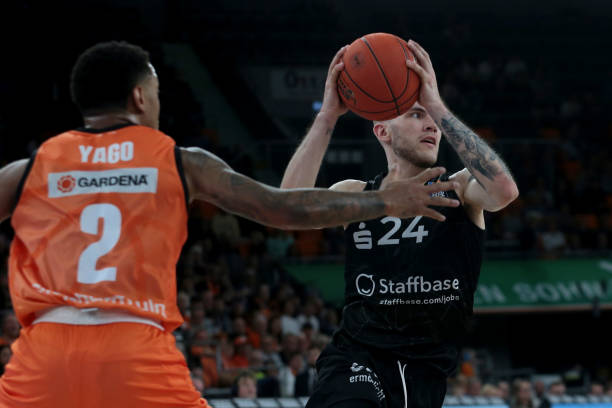 他还暗示 他还暗示